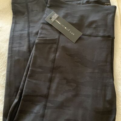 NWT Yogalicious Lux Women's Size 1X Plus Ankle Length Pocket Leggings Black Camo